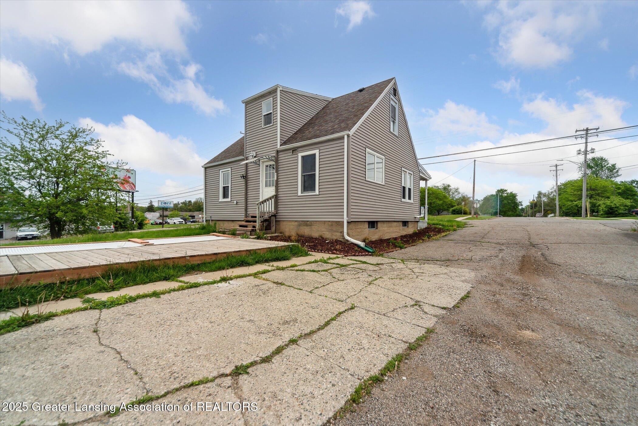 336 South Waverly Road Lansing, MI 48917 - Photo 29 of 33 31-336-S-Waverly-Rd-Lansing-MI-48917-Win