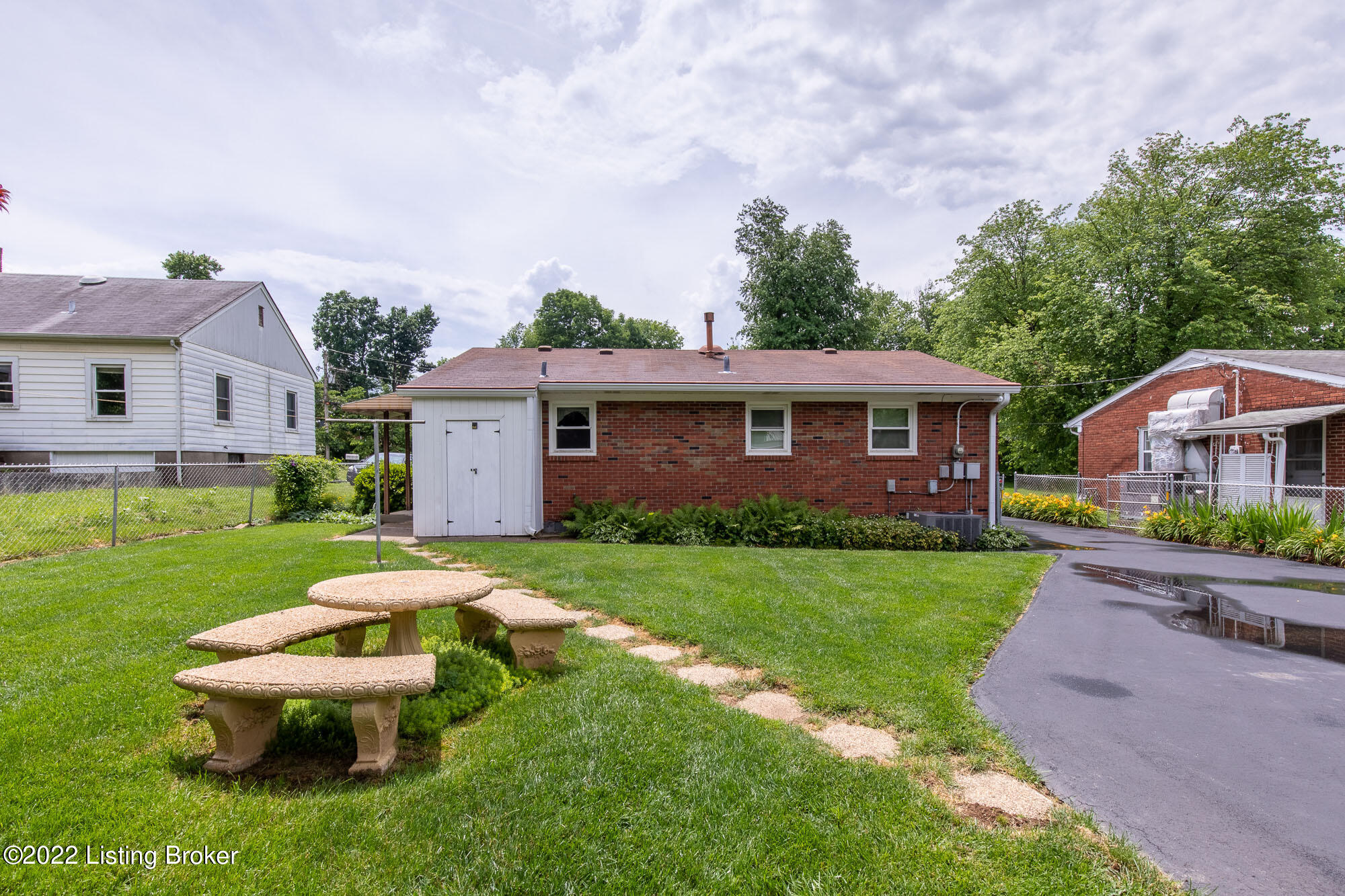 3409 Dell Road Louisville, KY 40299 - Photo 32 of 40 Dell032