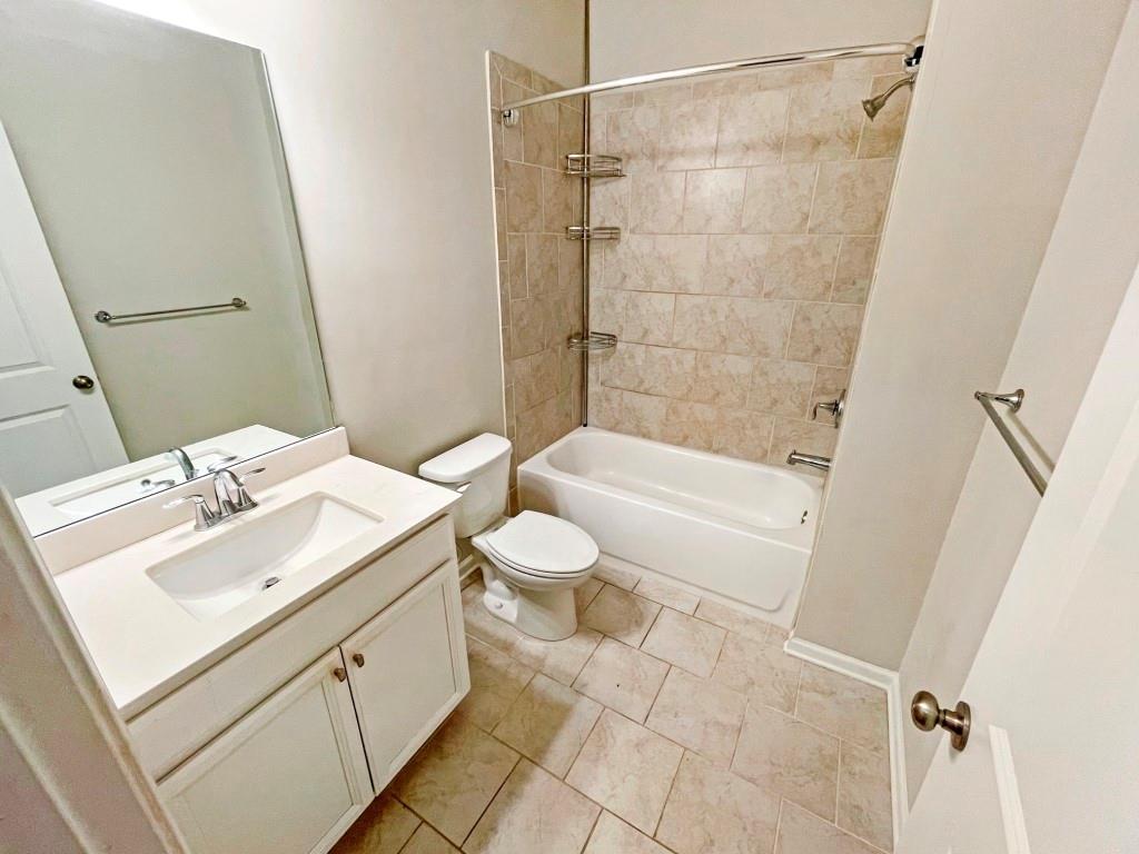 4129 Townsend Lane Dunwoody, GA 30346 - Photo 34 of 38 a bathroom with a sink toilet and shower