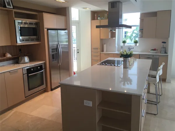 $9,500 | 1 Century Lane, Unit 301, Miami Beach, FL 33139