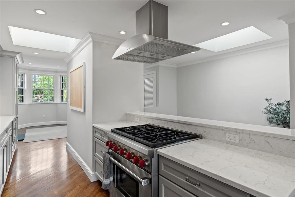54 Appleton Street, Unit 4 Boston, MA 02116 - Photo 3 of 20 a kitchen with a stove and a window