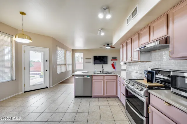 $2,750 | 20021 North 38th Lane, Glendale, AZ 85308