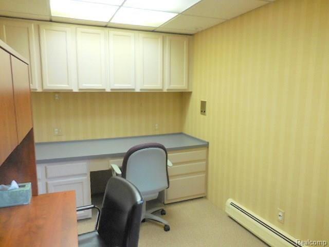 25551 Wykeshire Road Farmington Hills, MI 48336 - Photo 13 of 46
