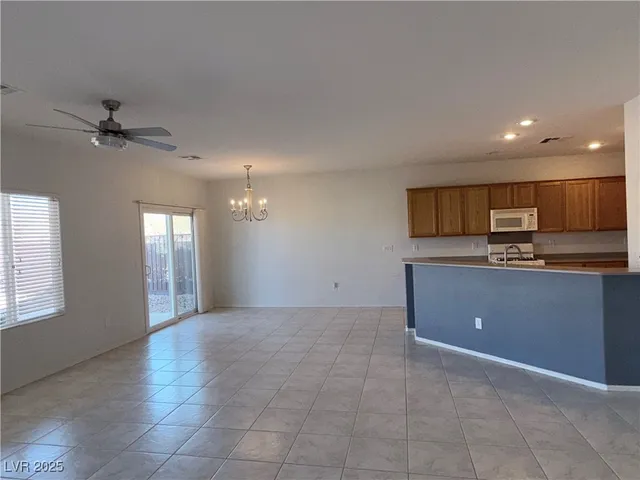 $2,000 | 2223 Twin Falls Drive, Henderson, NV 89044