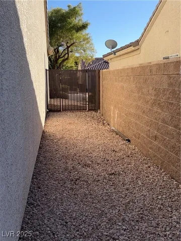 $2,000 | 2223 Twin Falls Drive, Henderson, NV 89044
