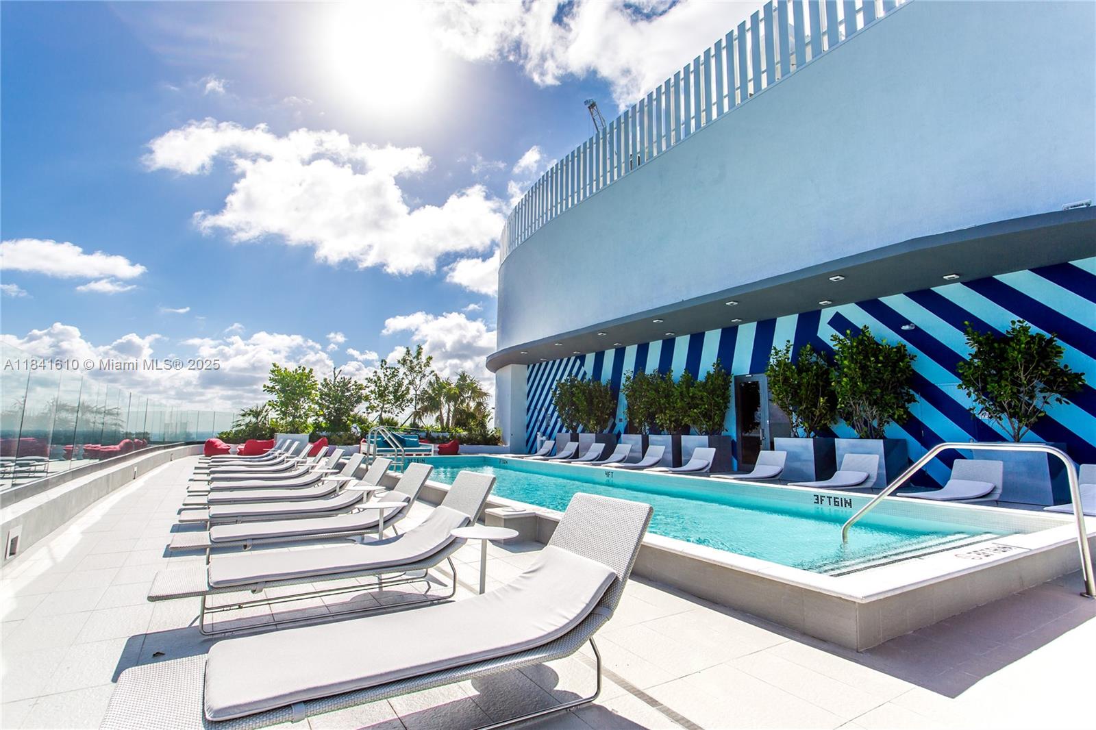 45 Southwest 9th Street, Unit 3803 Miami, FL 33130 - Photo 18 of 54 a garden view with a seating space