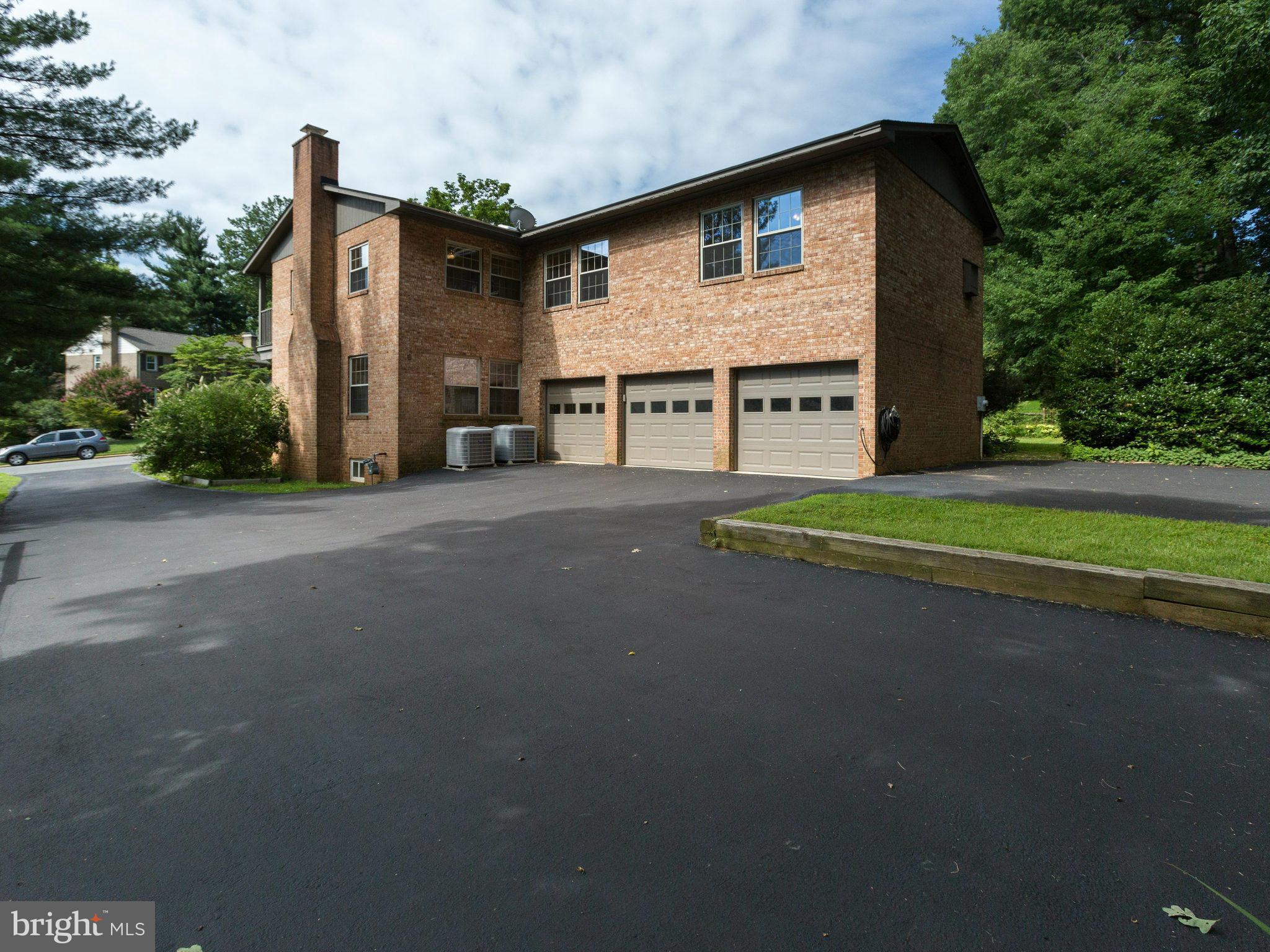 11044 Ring Road Reston, VA 20190 - Photo 4 of 30 Exterior (Rear)