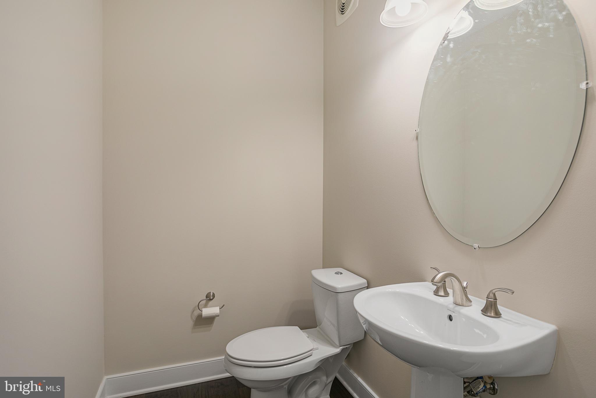 1418 North Rhodes Street, Unit B107 Arlington, VA 22209 - Photo 7 of 25
