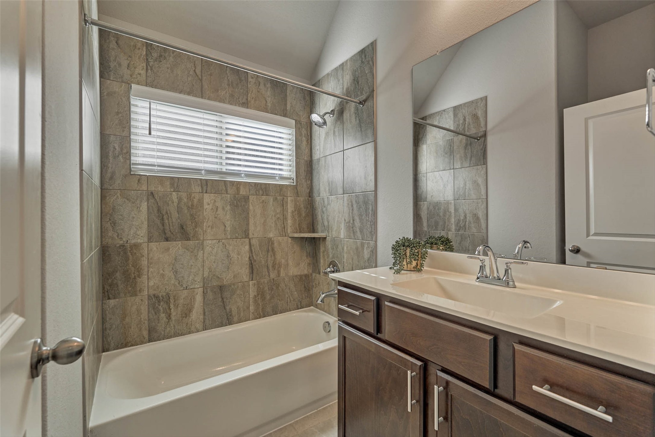 10660 Red Tail Place Conroe, TX 77385 - Photo 29 of 50 a bathroom with a bathtub and a sink