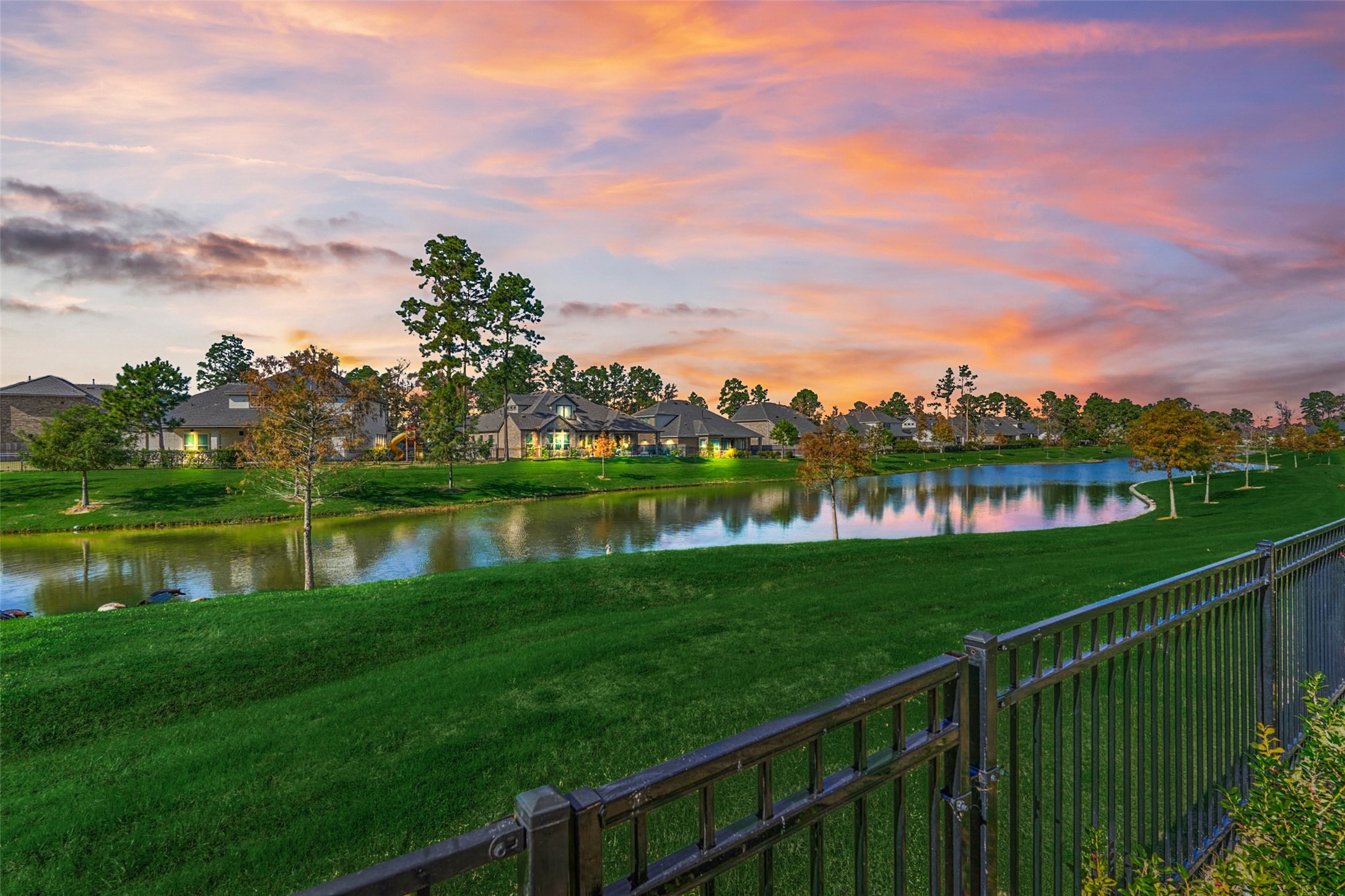 10660 Red Tail Place Conroe, TX 77385 - Photo 44 of 50 a view of a city and lake