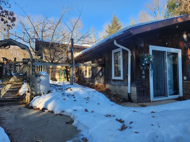 $310,000 | W5244 Oak Tree Lane, Princeton, WI 54968