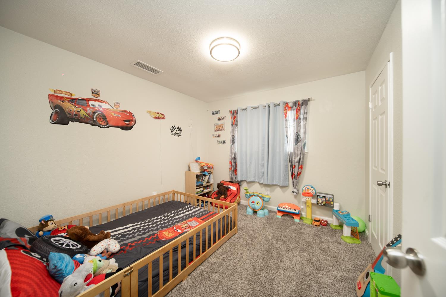 601 Summit Court Modesto, CA 95357 - Photo 13 of 17 a room with furniture and toys