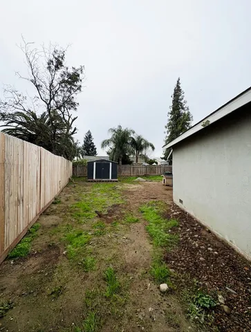 a view of a backyard with pathway