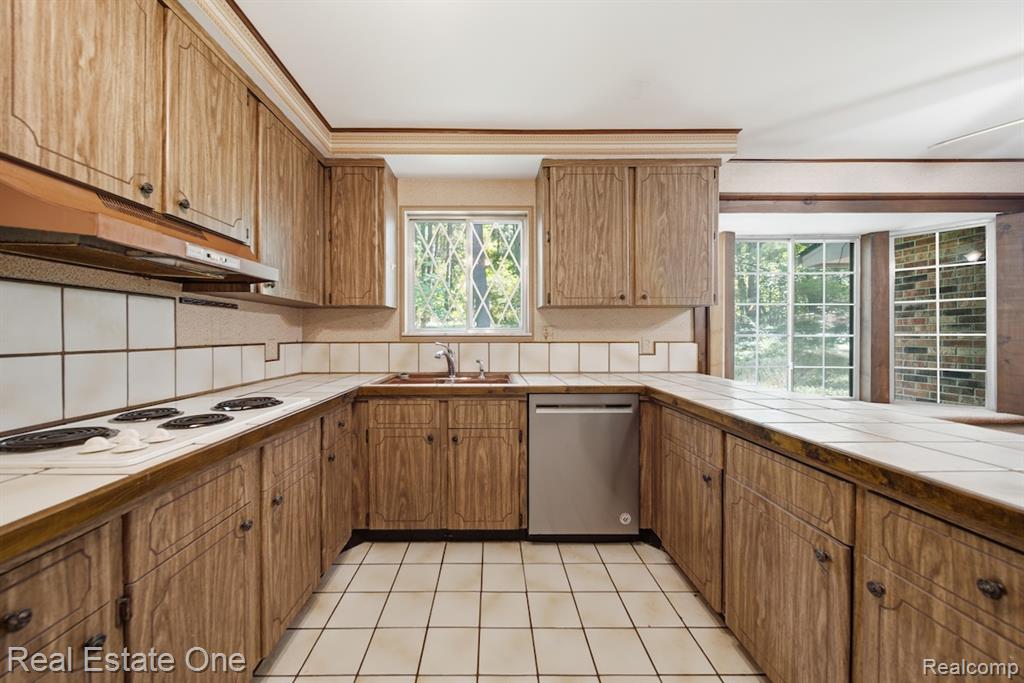 10353 Mcgregor Road Pinckney, MI 48169 - Photo 11 of 41