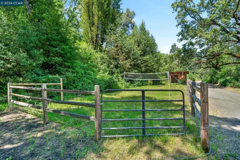$750,000 | 4009 A Redwood Road, Napa, CA 94558