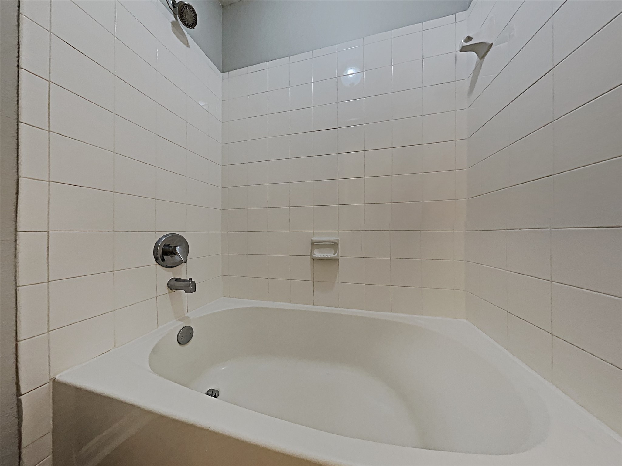 85 Summer Lark Place Spring, TX 77382 - Photo 10 of 20 a bathroom with a bathtub