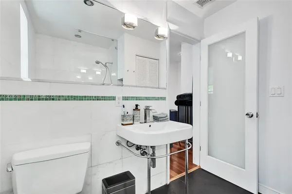 $2,000 | 815 Euclid Avenue, Unit 8, Miami Beach, FL 33139
