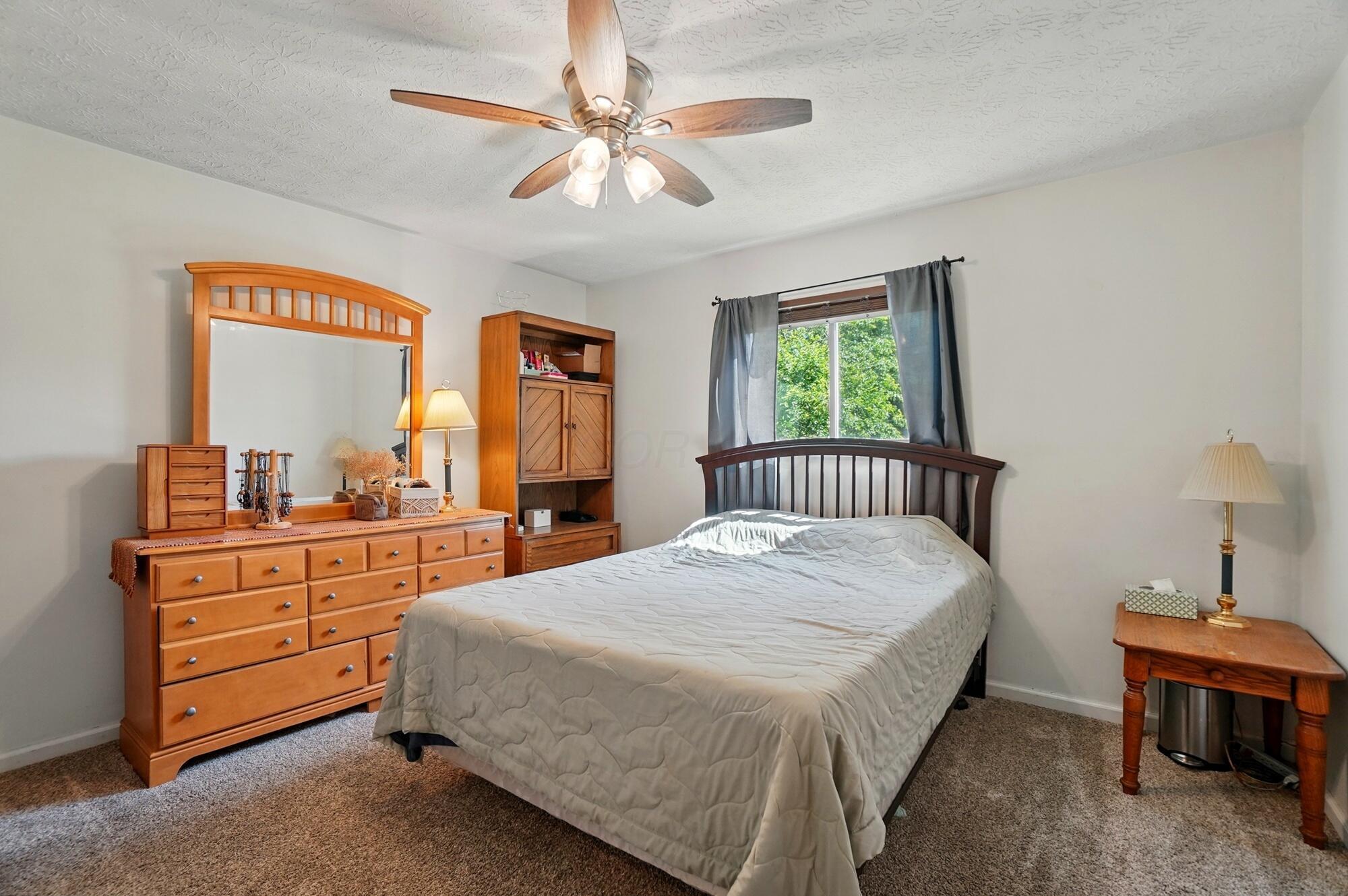 3784 Hendron Road Groveport, OH 43125 - Photo 20 of 40 024