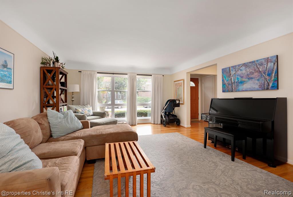 324 Neff Road Grosse Pointe, MI 48230 - Photo 9 of 26