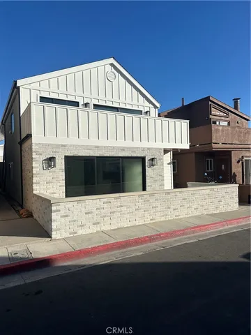 $2,500 | 204 Lugonia Street, Unit C, Newport Beach, CA 92663