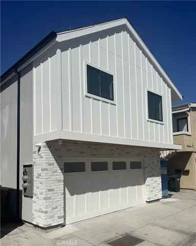 $2,500 | 204 Lugonia Street, Unit C, Newport Beach, CA 92663
