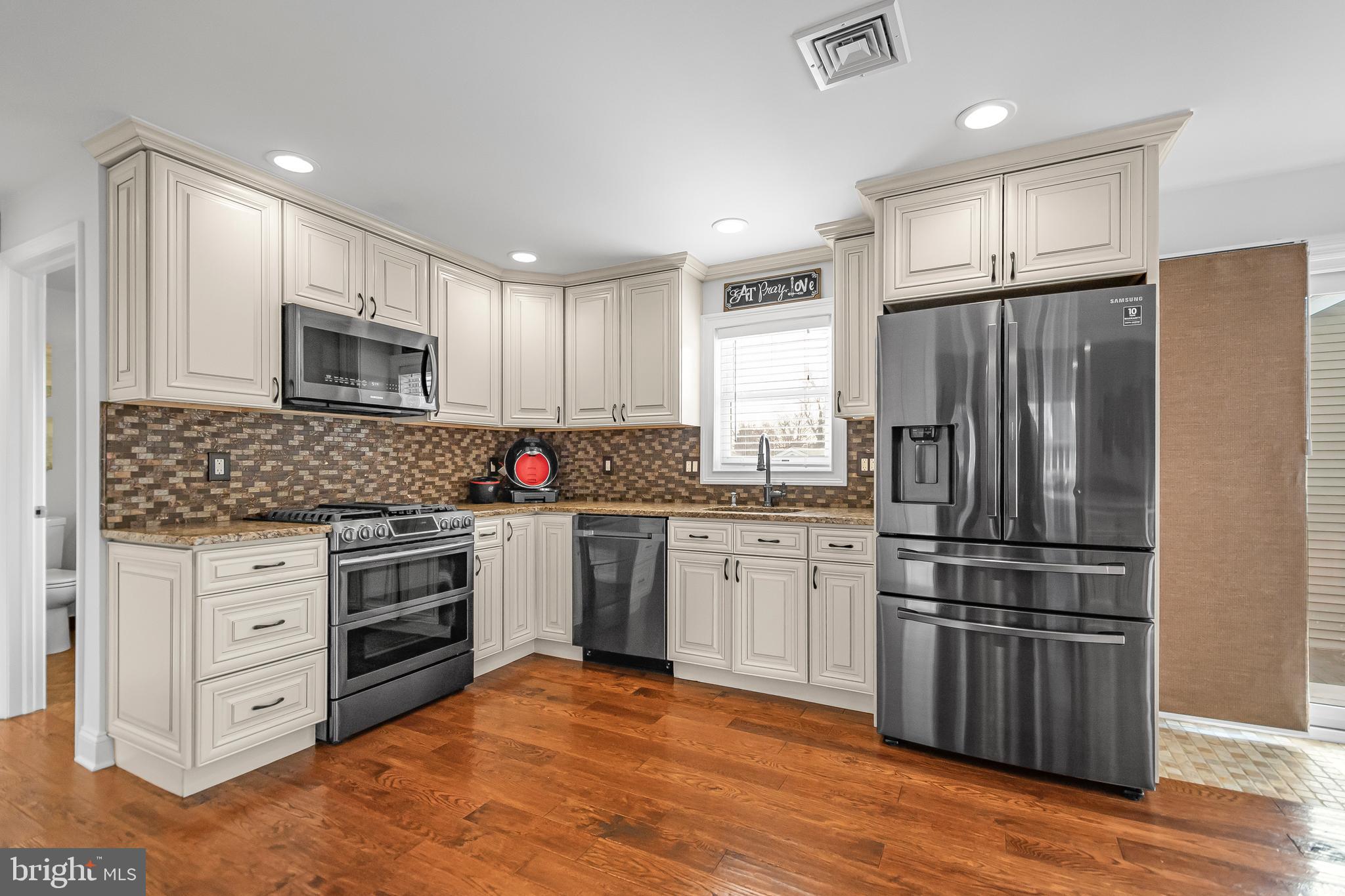 185 Upland Avenue Ewing, NJ 08638 - Photo 12 of 30