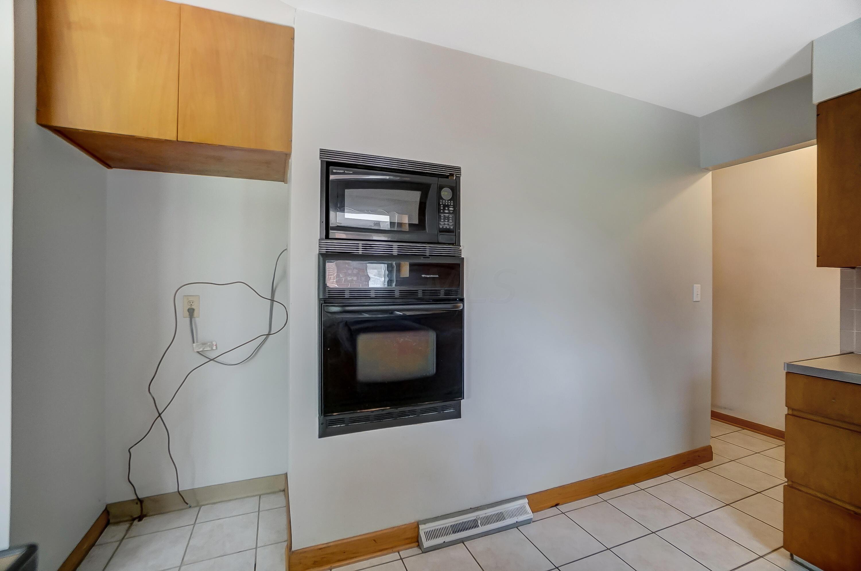 4567 Walburn Road Columbus, OH 43232 - Photo 10 of 32 Kitchen