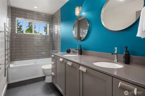 $4,100,000 | 4412 94th Avenue Northeast, Yarrow Point, WA 98004