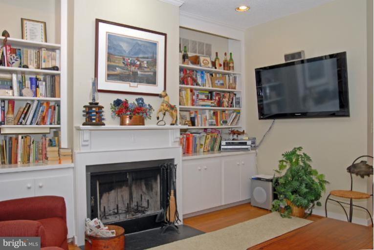 1525 Shipsview Road Annapolis, MD 21409 - Photo 12 of 30 Family Room with fireplace