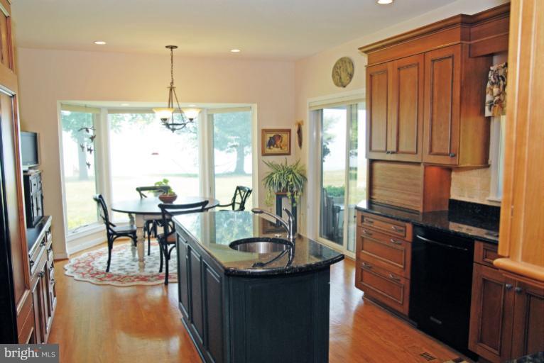 1525 Shipsview Road Annapolis, MD 21409 - Photo 21 of 30 Kitchen with Center Island