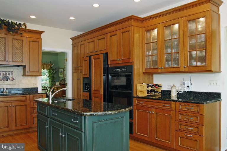 1525 Shipsview Road Annapolis, MD 21409 - Photo 6 of 30 Kitchen