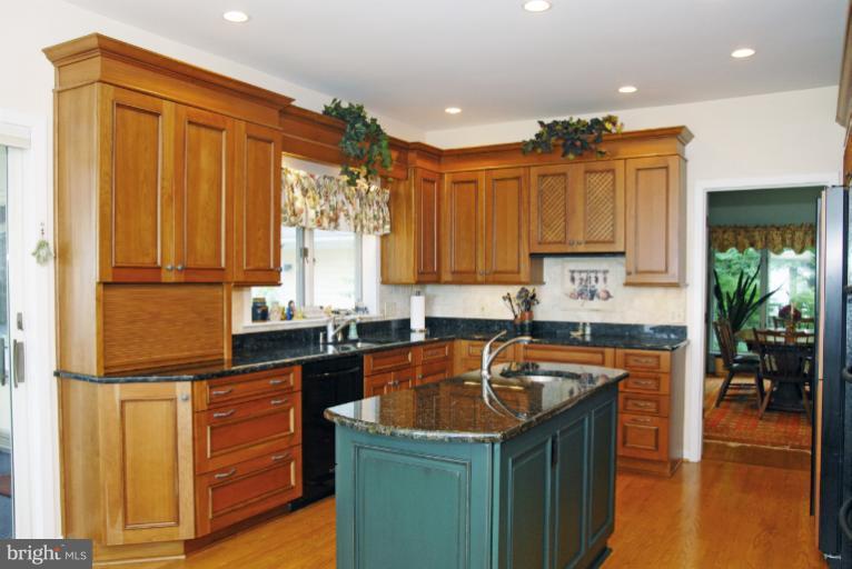 1525 Shipsview Road Annapolis, MD 21409 - Photo 7 of 30 Kitchen