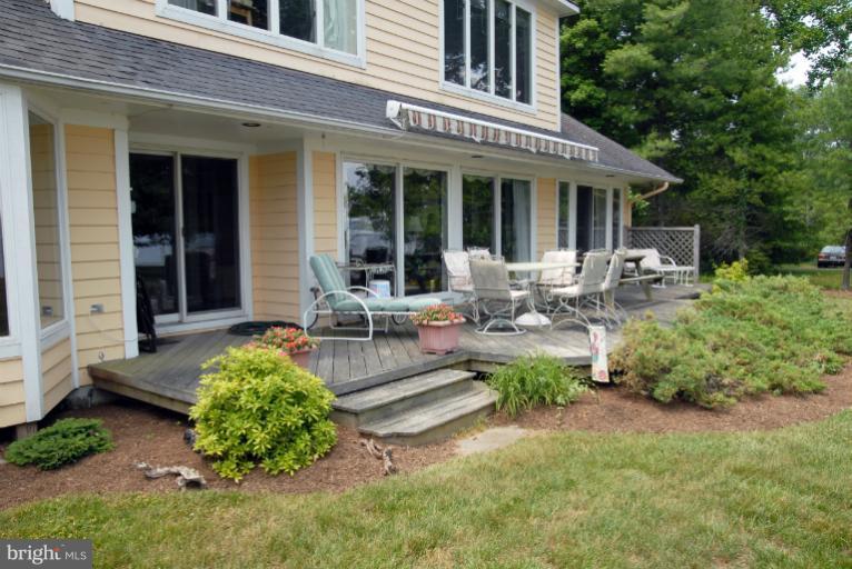 1525 Shipsview Road Annapolis, MD 21409 - Photo 8 of 30 Waterside Deck