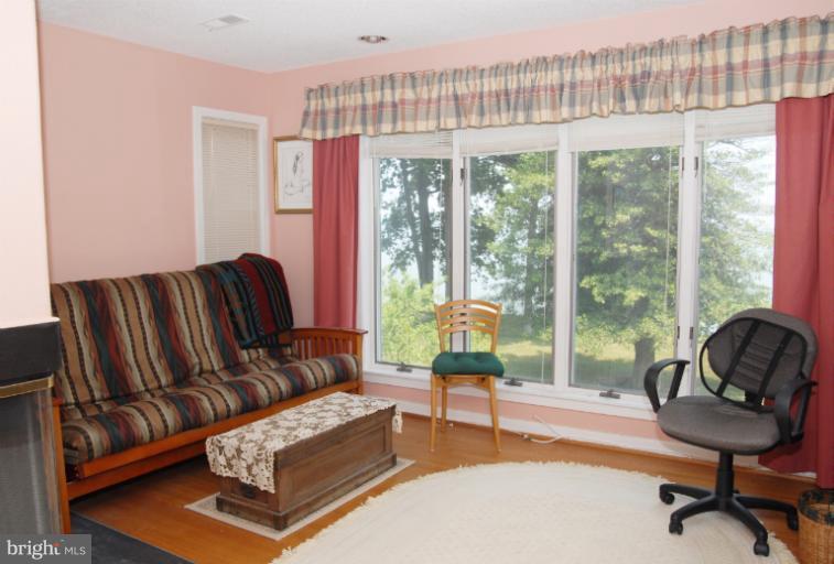1525 Shipsview Road Annapolis, MD 21409 - Photo 10 of 30 Bedroom 3 sitting area