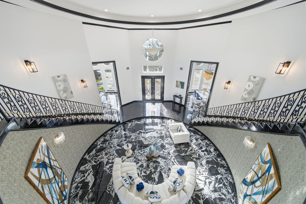 1907 Ray Shell Court Seabrook, TX 77586 - Photo 14 of 50 a view of a balcony with furniture