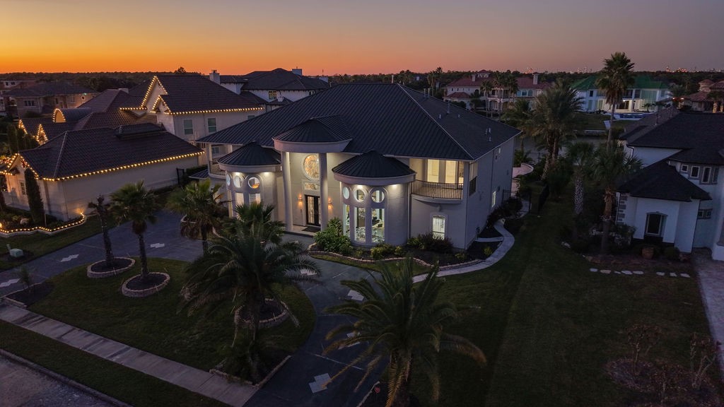 1907 Ray Shell Court Seabrook, TX 77586 - Photo 7 of 50 a view of balcony and patio
