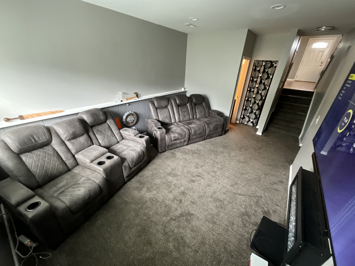 4033 Gregory Drive Zion, IL 60099 - Photo 8 of 16 a living room with furniture