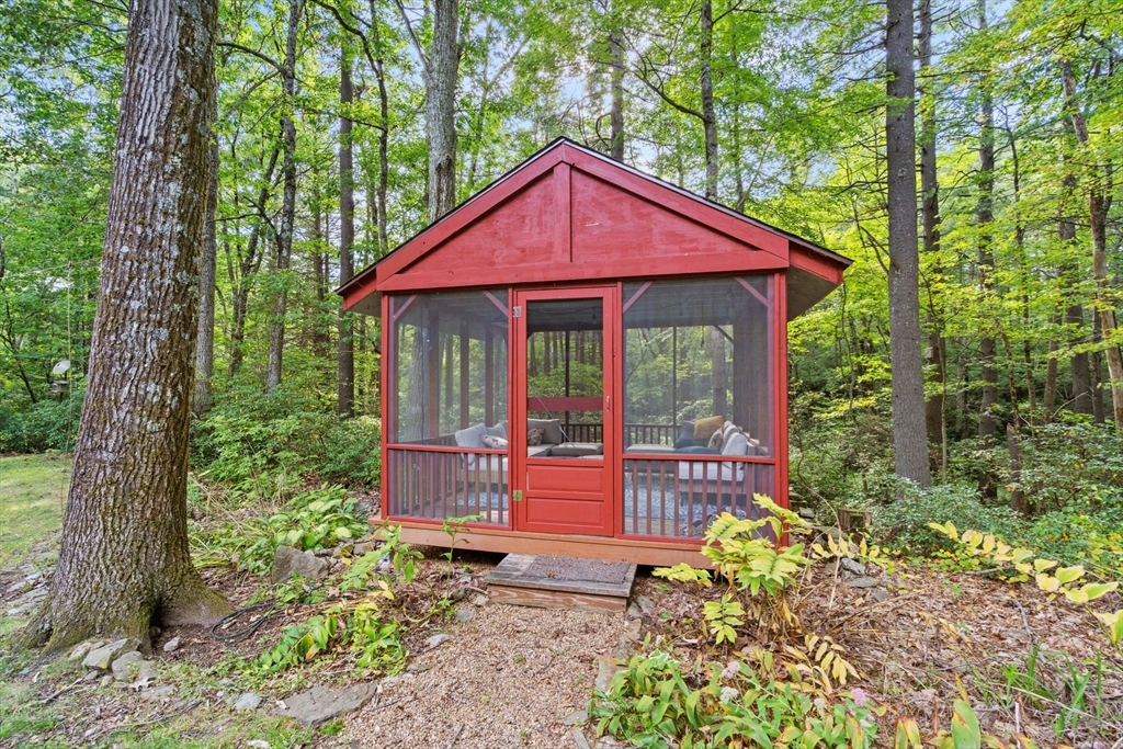68 Borkum Road Spencer, MA 01562 - Photo 4 of 32 Gallery Image 4