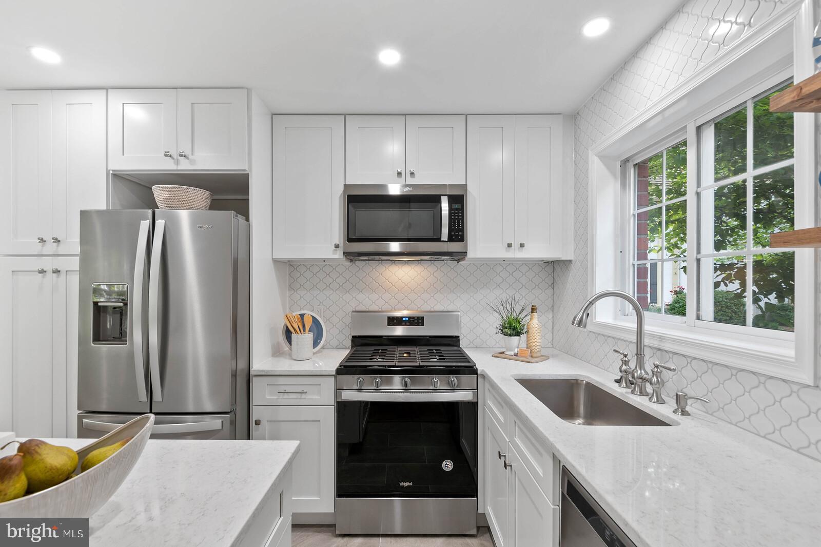 3372 Gunston Road Alexandria, VA 22302 - Photo 8 of 29