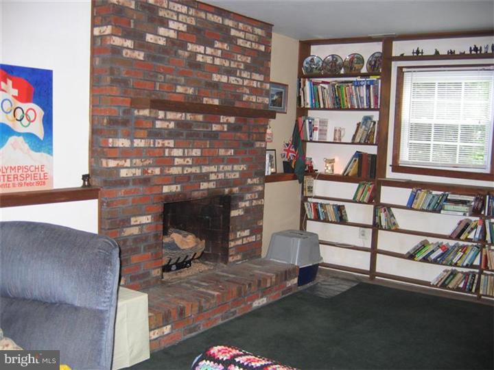 536 Chews Landing Road Sicklerville, NJ 08081 - Photo 11 of 24 Family Room