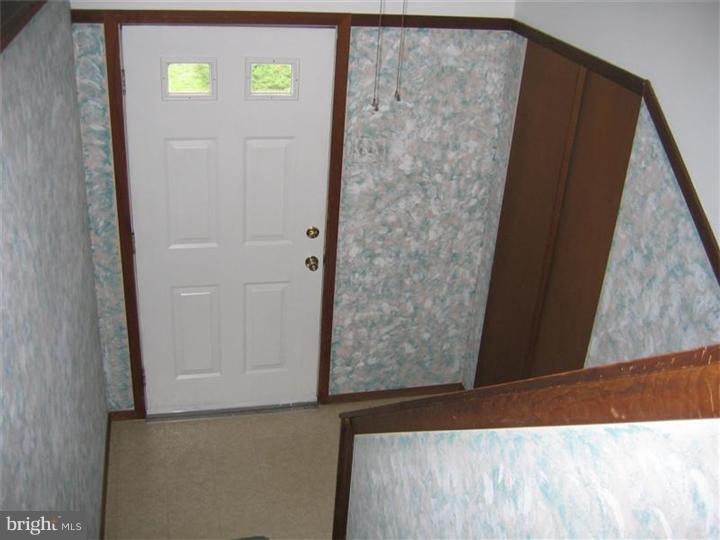 536 Chews Landing Road Sicklerville, NJ 08081 - Photo 23 of 24 Foyer