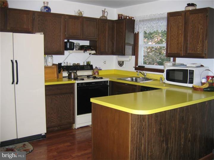 536 Chews Landing Road Sicklerville, NJ 08081 - Photo 9 of 24 Kitchen