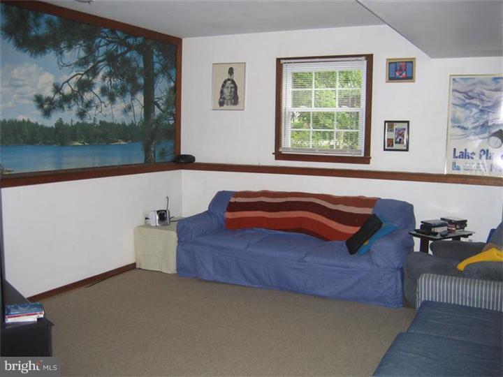 536 Chews Landing Road Sicklerville, NJ 08081 - Photo 10 of 24 Family Room