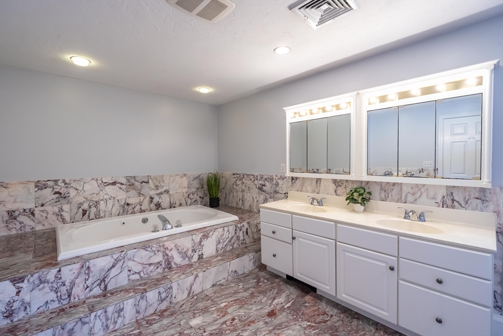 29 Woodpark Circle Lexington, MA 02421 - Photo 25 of 42