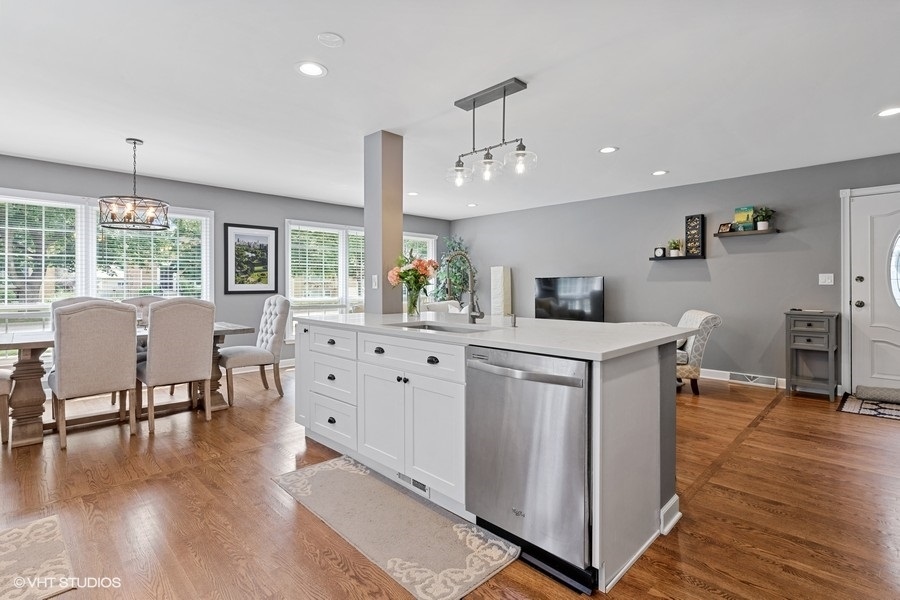 222 Chester Avenue Park Ridge, IL 60068 - Photo 4 of 19 Gallery Image 4