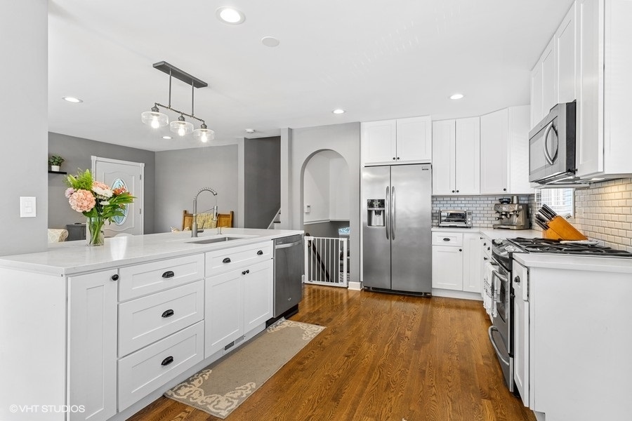 222 Chester Avenue Park Ridge, IL 60068 - Photo 5 of 19 Gallery Image 5