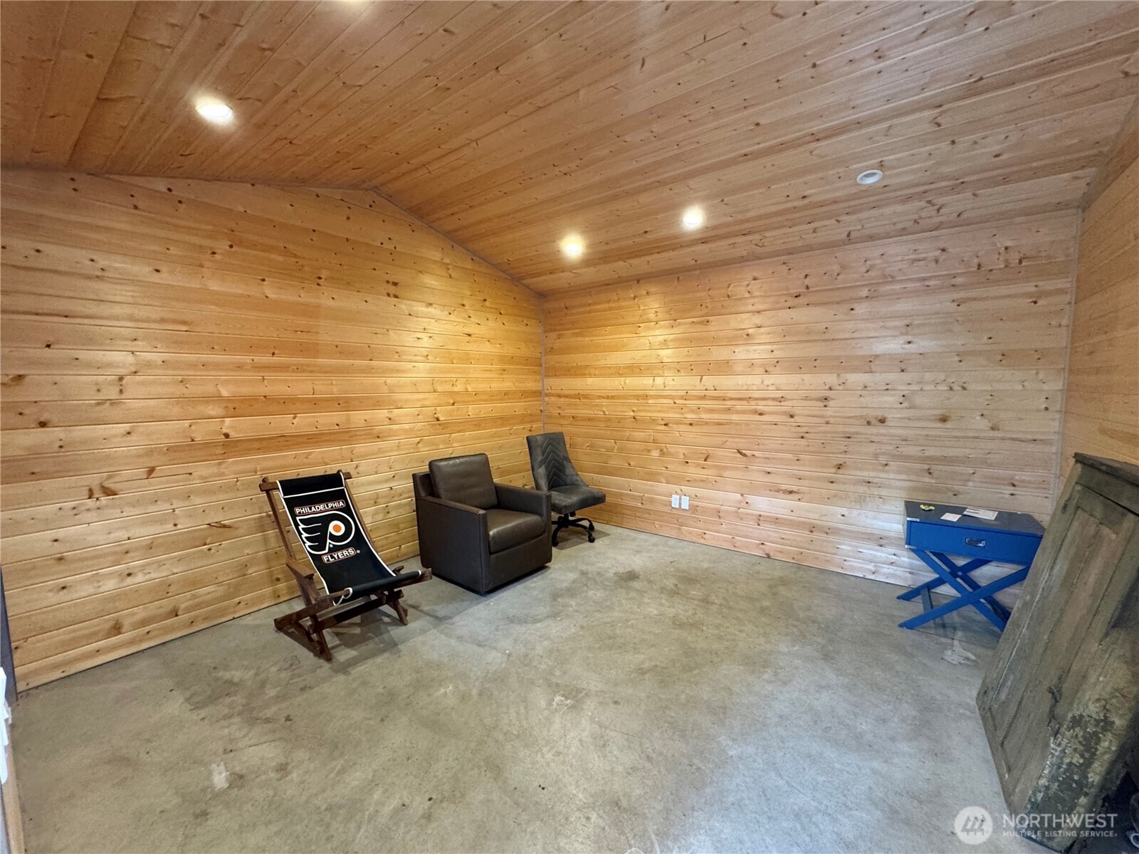 18349 Northwest Stavis Bay Road Seabeck, WA 98380 - Photo 40 of 40 a view of workspace with projector