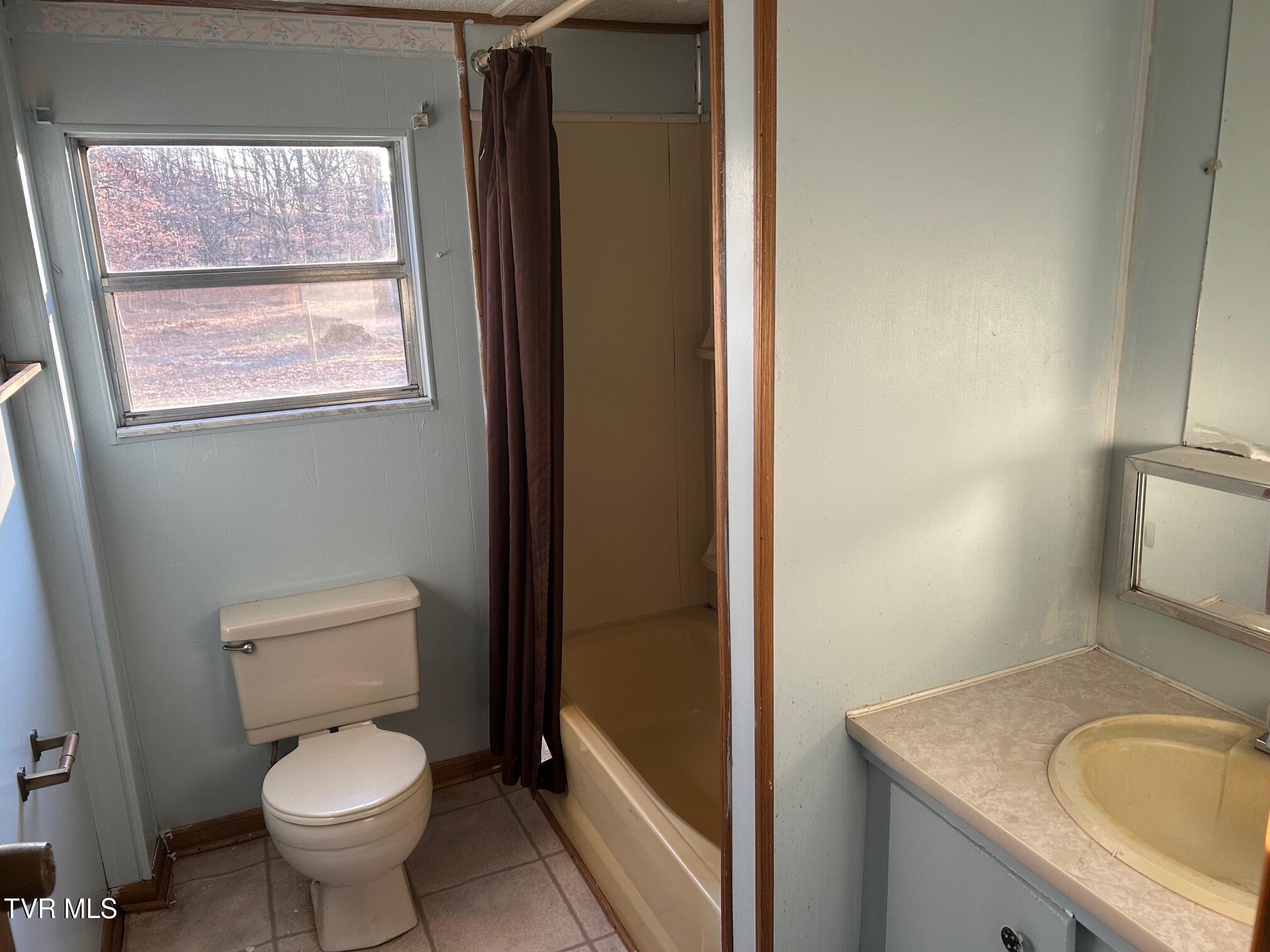 350 River Road Church Hill, TN 37642 - Photo 16 of 17 IMG_0065