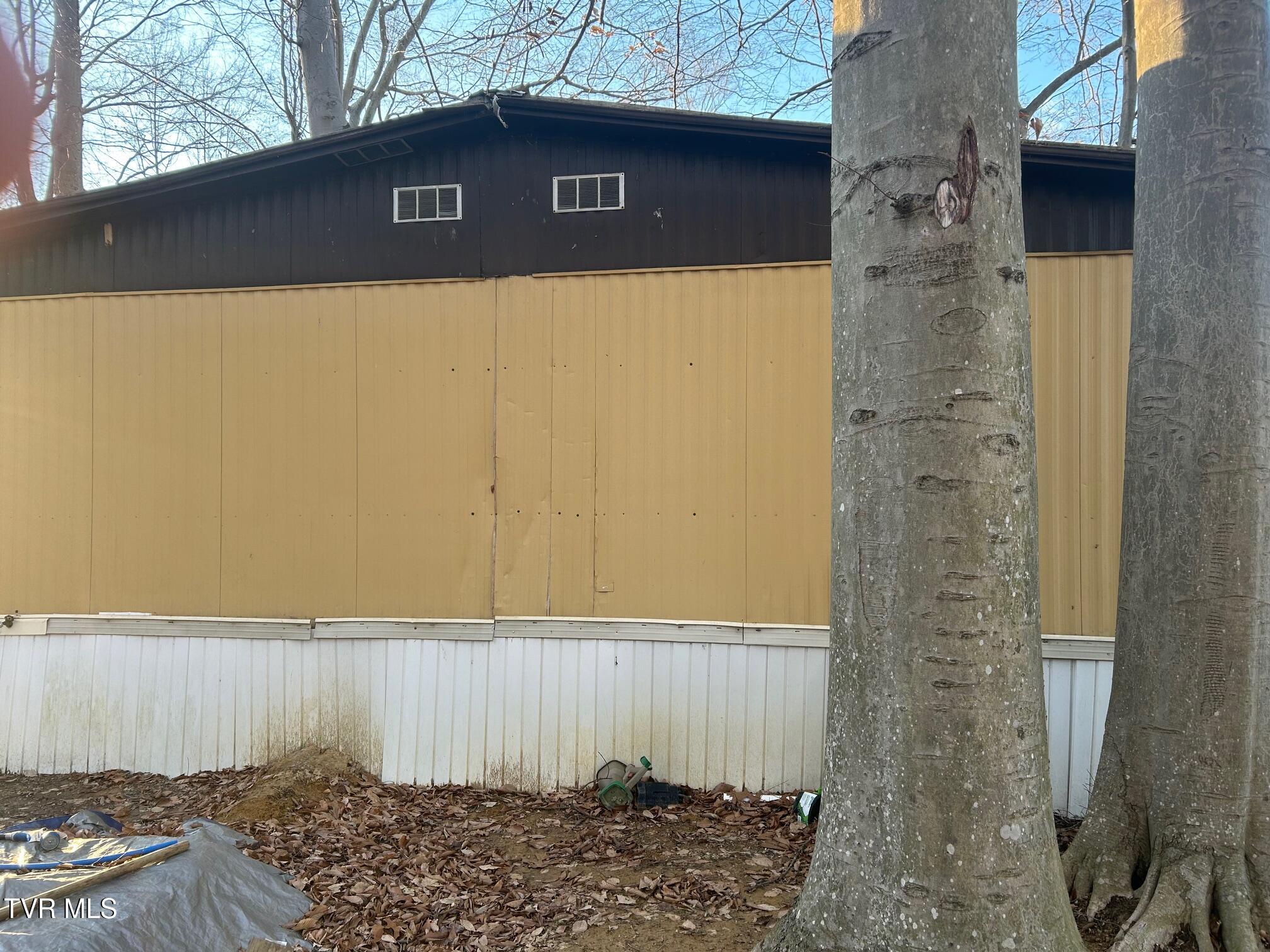 350 River Road Church Hill, TN 37642 - Photo 3 of 17 IMG_0052