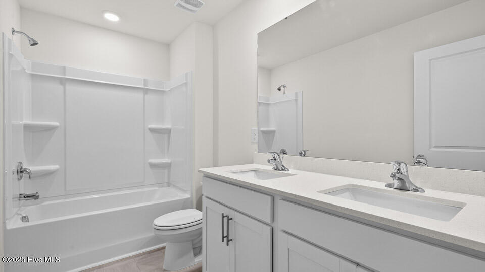 664 Wilder Bloom Path Aberdeen, NC 28315 - Photo 29 of 40 Bathroom